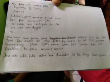 menerjemahkan sebuah teks dari bahasa inggris ke indonesia