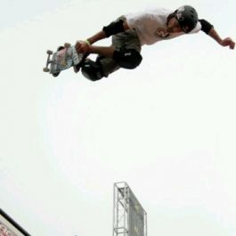 membuka sekolah skateboard
