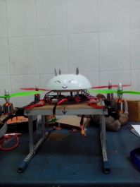 memberikan video tutorial cara menerbangkan quadcopter